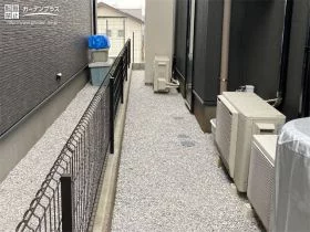 すっきりとした犬走り