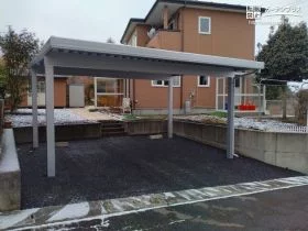 頑丈な折板屋根カーポートを設置した駐車スペース[施工後]