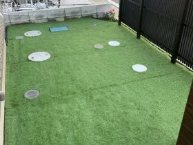 鮮やかなグリーンが映える前庭[施工後]