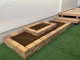 あたたかみを感じさせるレンガ花壇[施工後]