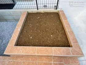 タイルデッキとデザインを合わせた花壇[施工後]