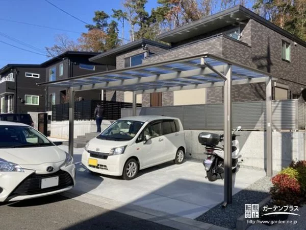 シンプルですっきりした駐車スペース