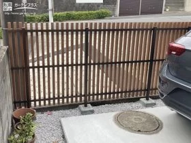 程よく視線を遮る縦格子デザインの目隠しフェンス[施工後]