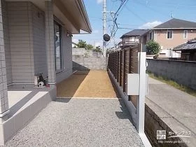 道路からの視線を遮る目隠しフェンス