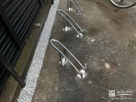 自転車を揃えて駐輪してもらえるサイクルラック[施工後]