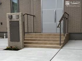 既存のポーチと違和感のないステップ[施工後]