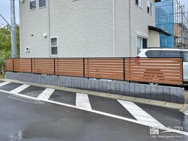 道路からお住まいを守る目隠しフェンスの設置工事