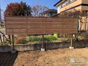 お隣さんも気兼ねなくお庭を使える独立型のフェンス[施工後]