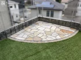 乱形石貼りのテラス[施工後]