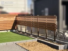 フェンス下の植栽スペース