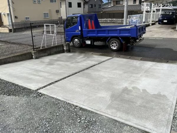 雑草や小石の跳ねを気にせず利用できる駐車スペース舗装工事