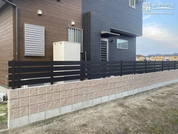 隣地境界の目隠しフェンス