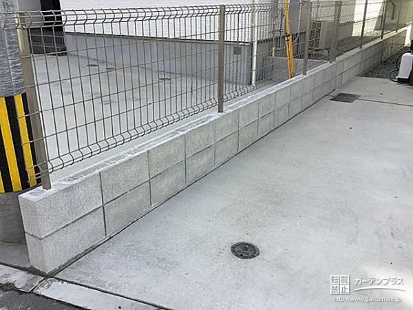 No.19248 安全を守る境界フェンスと犬走りを活用できるストックヤード設置工事[施工後]