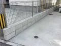 安全を守る境界フェンスと犬走りを活用できるストックヤード設置工事