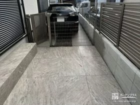 門扉やフェンスで守られたタイルテラスのお庭[施工後]