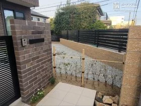 道路沿いのお庭も安心して使える目隠しフェンス[施工後]