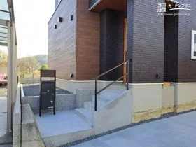 宅配ボックス付き機能門柱とアプローチ階段[施工後]
