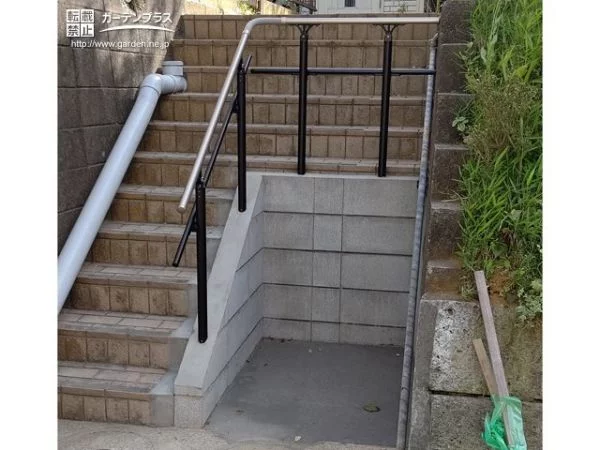 玄関先の外階段を駐輪スペースに変えるリフォーム工事