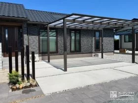掃き出し窓との行き来がしやすい駐車スペース[施工後]