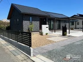 道路と敷地を区切る目隠しフェンス[施工後]