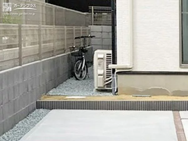 自転車が置きやすい砂利敷き