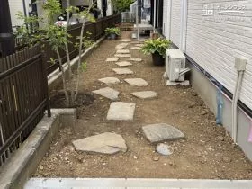 お庭の天然石を再利用した園路[施工後]