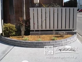 円形花壇と植栽