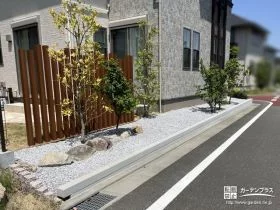 すっきりした道路沿いの植栽スペース[施工後]