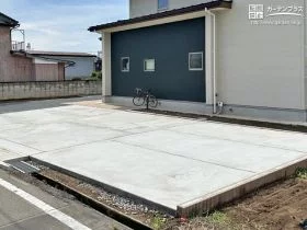 すっきりとした印象の駐車スペース