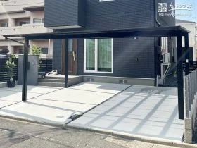 お住まいのラインとのまとまりを感じられるカーポート[施工後]