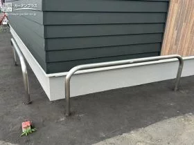 安全性を高めるポールタイプの車止め[施工後]