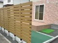 温かみのあるお住まいに溶け込む目隠しフェンス