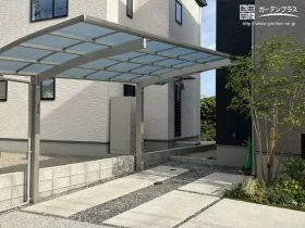 スリットを利用して柱を建てたカーポート[施工後]