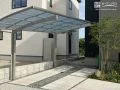 スリットを利用して柱を建てたカーポート