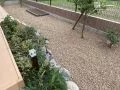 防草シートを敷き詰めるために植栽スペースに一工夫