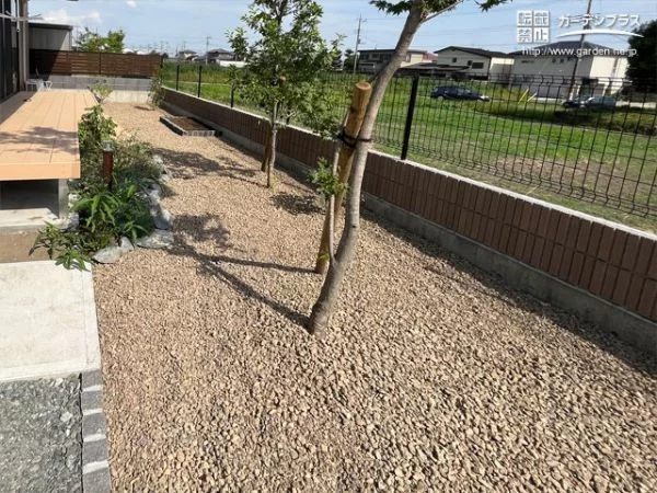 No.20159 和風のお庭に似合う茶色い砂利を使った雑草対策工事