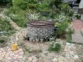 ナチュラルなお庭に似合うレンガの井戸