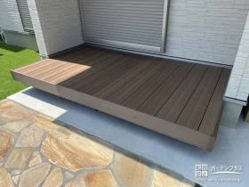 建物の形状にぴったりのウッドデッキ[施工後]