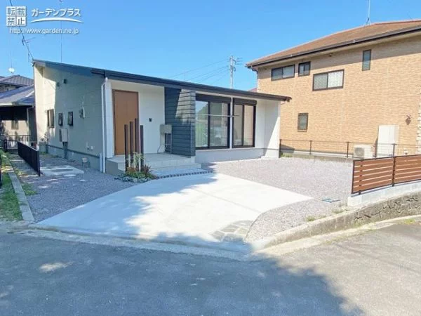 使い勝手のいい木の温かみを感じるナチュラルな新築外構