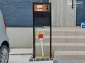 スマートに収まるシックな機能門柱