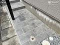 グレートーンがモダンな印象のアプローチ
