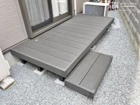 お洗濯物を干していただける広々としたウッドデッキ[施工後]