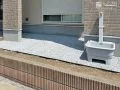 雑草対策をしてフラットに歩きやすくなった主庭