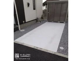 物置の収納作業がしやすくなる通路[施工後]