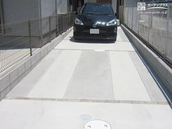 轍状だった駐車スペースをコンクリートで舗装するリフォーム工事