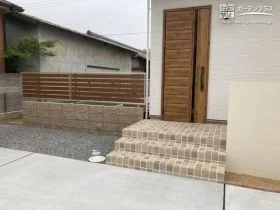 主庭を目隠ししつつ建物にも馴染む目隠しフェンス