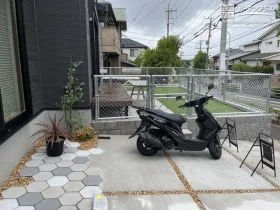 コンクリートとの相性も良いヘキサゴンタイル[施工後]
