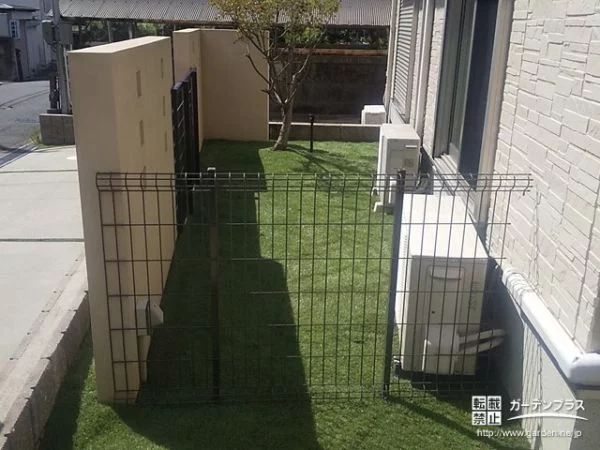 愛犬と遊べる人工芝のお庭