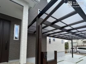 できるだけ建物に寄せたカーポート