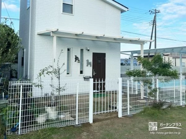 No.20935 ホワイトをメインとしたお住まいに合う外構工事[施工後]